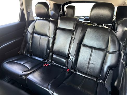 Used 2019 Nissan Pathfinder SL AWD/4WD image 11