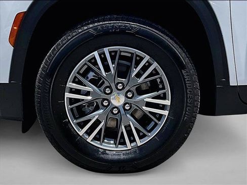 Used 2025 Chevrolet Traverse LT FWD image 10