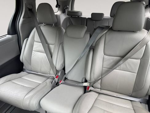 Used 2019 Toyota Sienna XLE FWD image 13