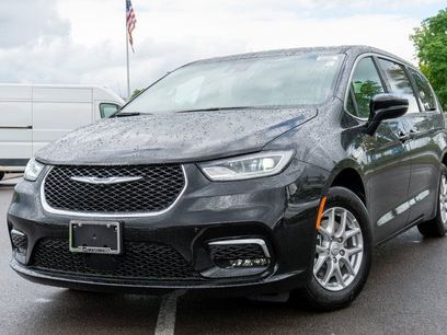 New 2026 Chrysler Pacifica Select