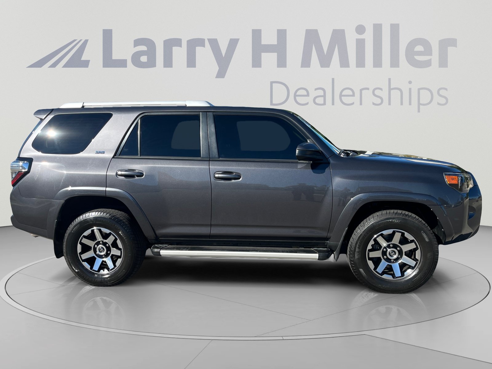 Used 2016 Toyota 4Runner SR5 AWD/4WD image 6