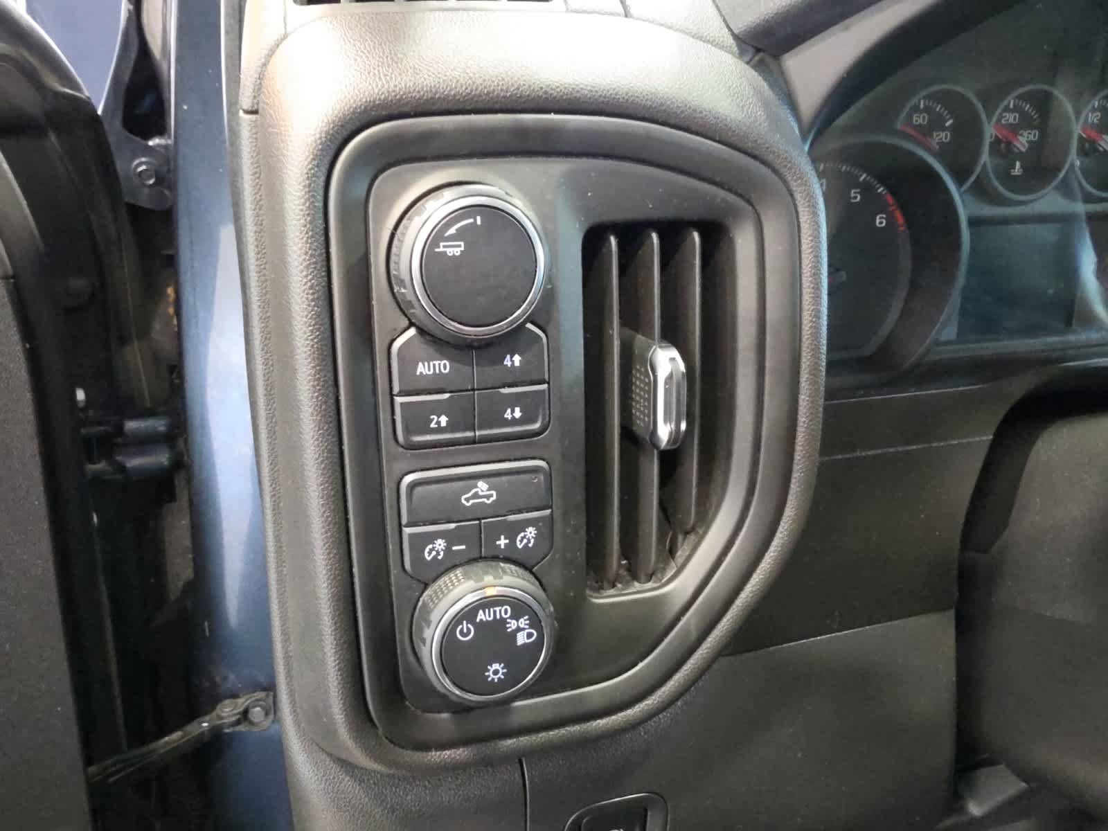 Used 2020 Chevrolet Silverado 1500 Custom Trail Boss w/ Custom Convenience Package AWD/4WD image 20
