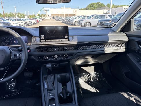 Certified 2025 Honda Accord SE image 31