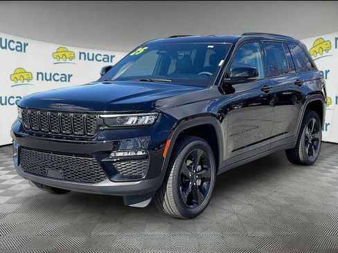 Used 2025 Jeep Grand Cherokee Limited w/ Black Appearance Package AWD/4WD image 3