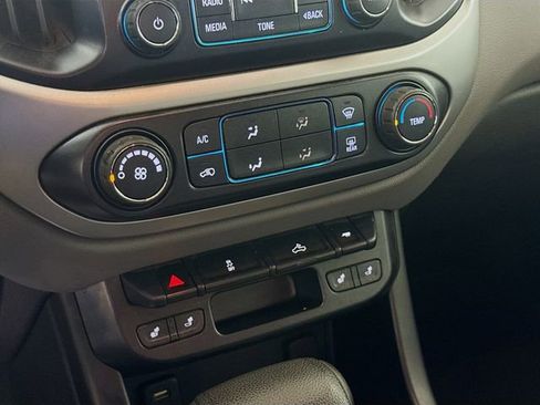 Used 2018 Chevrolet Colorado LT w/ LT Convenience Package AWD/4WD image 17
