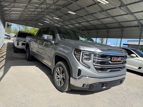 Used 2025 GMC Sierra 1500 SLT image 1