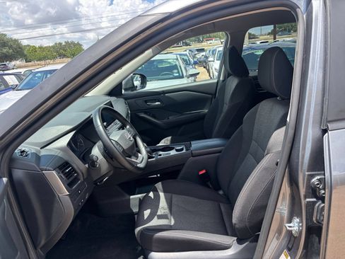 Used 2025 Nissan Rogue SV AWD/4WD image 29
