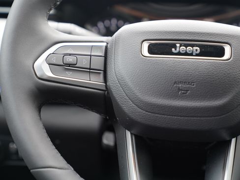 Used 2026 Jeep Compass Limited AWD/4WD image 18