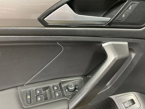 Used 2024 Volkswagen Tiguan SE image 22