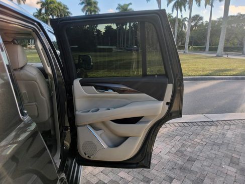 Used 2016 Cadillac Escalade Luxury AWD/4WD image 37