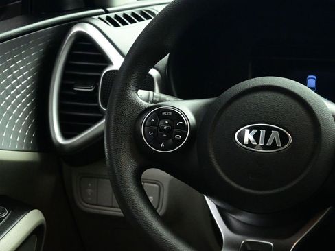 Used 2020 Kia Soul LX image 10