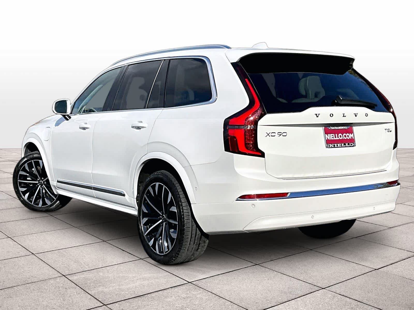 Used 2025 Volvo XC90 T8 Ultra w/ Protection Package Premier AWD/4WD image 16