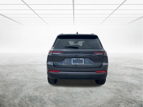 New 2026 Jeep Grand Cherokee Altitude image 5