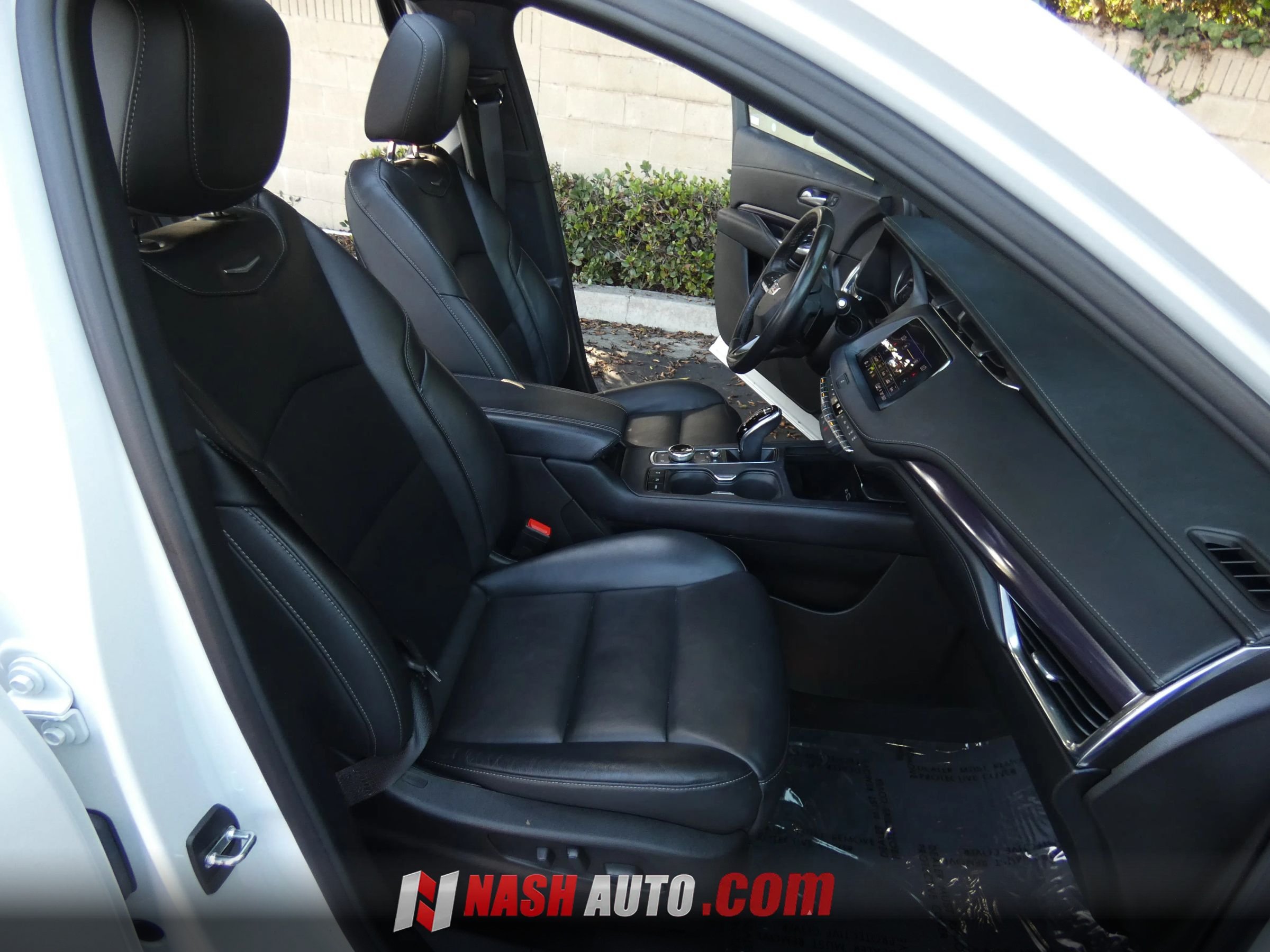 Used 2023 Cadillac XT4 Luxury w/ Cold Weather Package FWD image 27