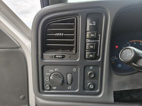 Used 2005 Chevrolet Silverado 2500 LS w/ Heavy-Duty Power Package image 15