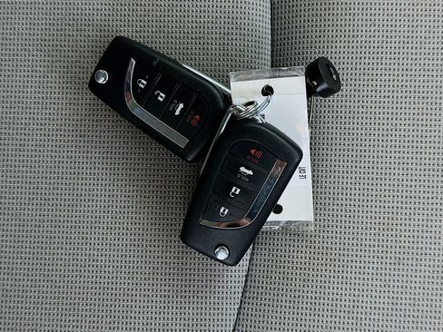 Used 2021 Toyota Corolla LE FWD image 35