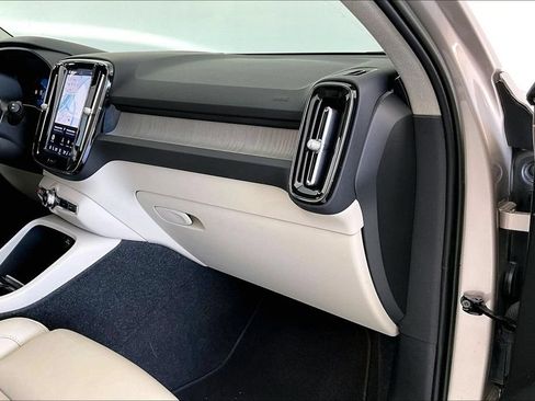 Certified 2023 Volvo XC40 B5 Plus AWD/4WD image 20