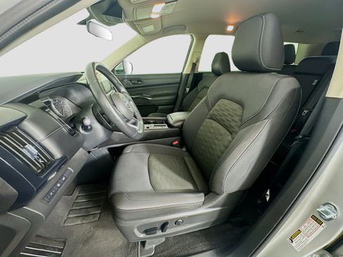Used 2025 Nissan Pathfinder SV FWD image 13