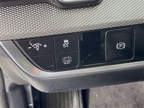Used 2024 Kia Sportage LX image 11
