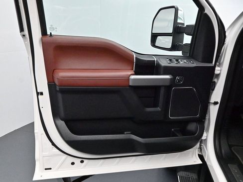 Used 2019 Ford F450 Platinum w/ Platinum Ultimate Package AWD/4WD image 9