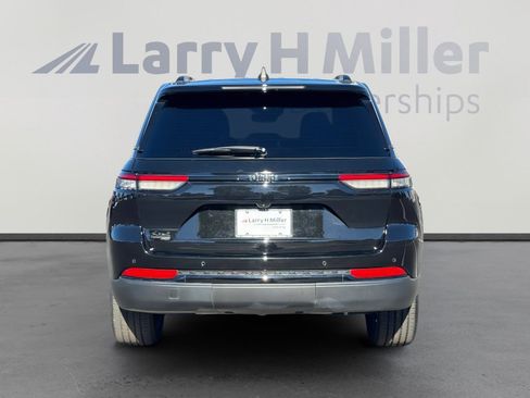 Used 2022 Jeep Grand Cherokee Altitude image 5