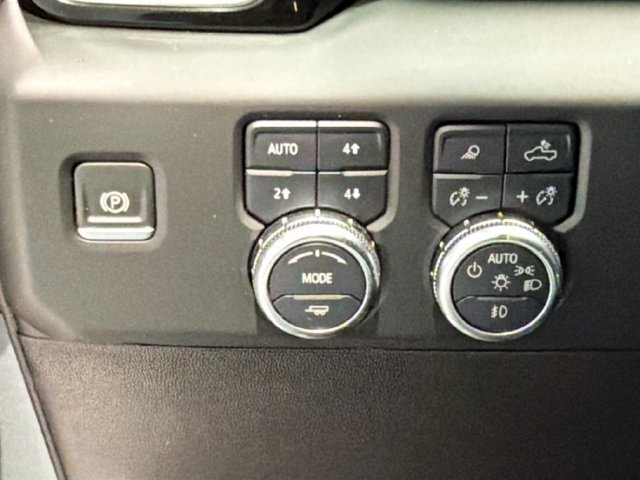 Used 2024 GMC Sierra 2500 Denali w/ Denali Reserve Package AWD/4WD image 10