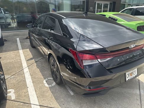 Used 2023 Hyundai Elantra SEL FWD image 6