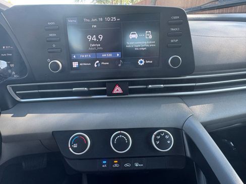 Used 2021 Hyundai Elantra SE FWD image 18
