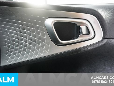 Used 2025 Kia Soul LX w/ LX Technology Package FWD image 36