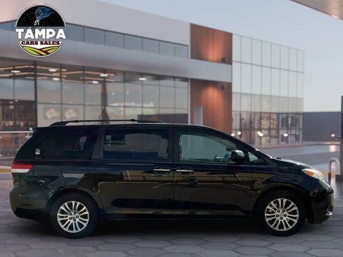 Used 2012 Toyota Sienna XLE image 4
