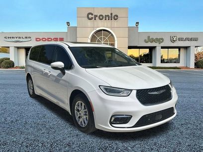 Used 2023 Chrysler Pacifica Touring-L