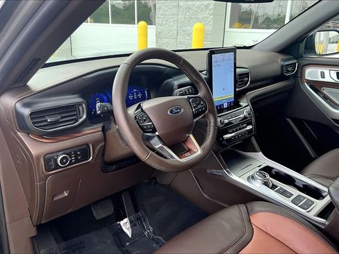 Used 2023 Ford Explorer King Ranch w/ Technology Package RWD image 16