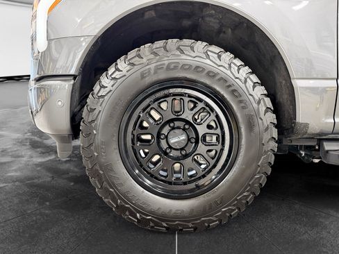 Used 2023 Ford F150 Lightning Platinum AWD/4WD image 32