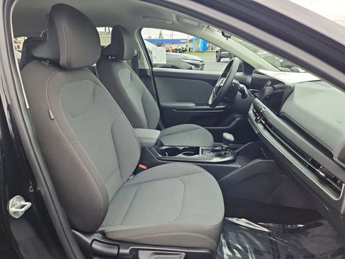 Used 2025 Kia K4 LXS image 28