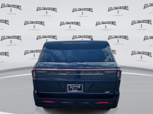 New 2026 Lincoln Navigator Premiere AWD/4WD image 4
