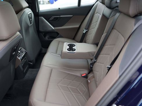 Used 2025 BMW i5 xDrive40 w/ Executive Package image 11