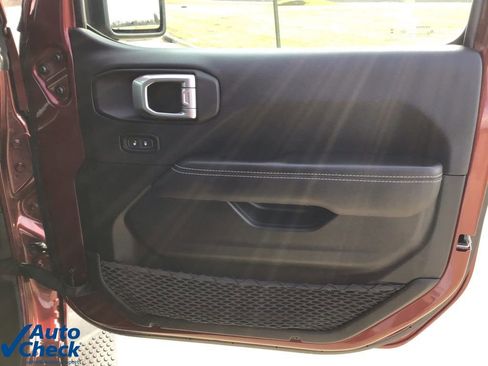 Used 2022 Jeep Wrangler Unlimited Sahara image 20