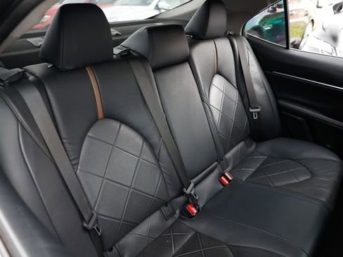 Used 2019 Toyota Camry XLE image 17