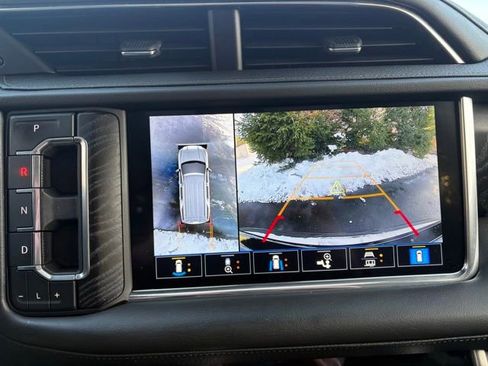 Used 2021 GMC Yukon XL Denali w/ Denali Premium Package image 28