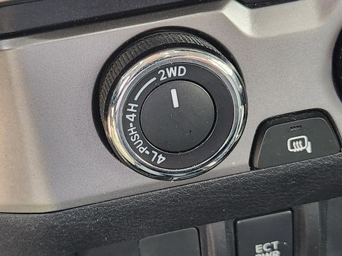 Used 2019 Toyota Tacoma SR5 image 17