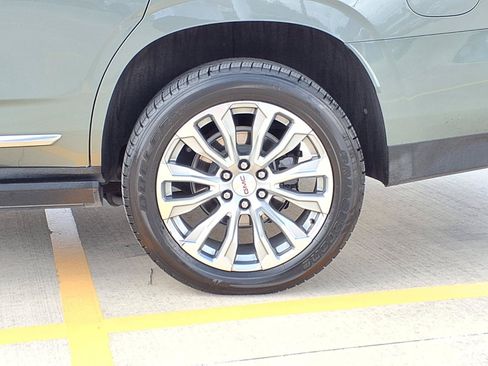 Used 2023 GMC Yukon Denali RWD image 9