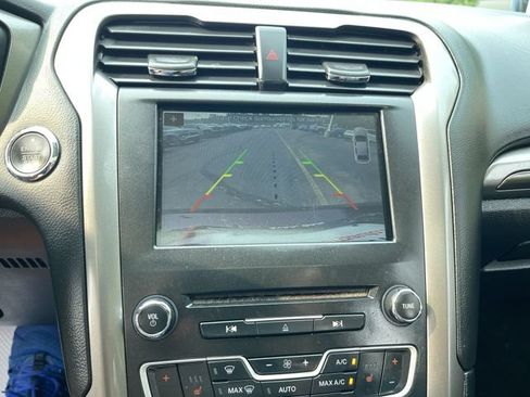 Used 2017 Ford Fusion SE w/ Fusion SE Technology Package FWD image 15