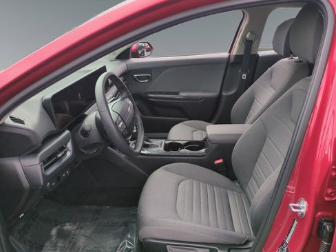 Used 2025 Kia K4 EX image 9