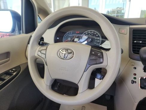 Used 2013 Toyota Sienna LE w/ Towing Pkg FWD image 20