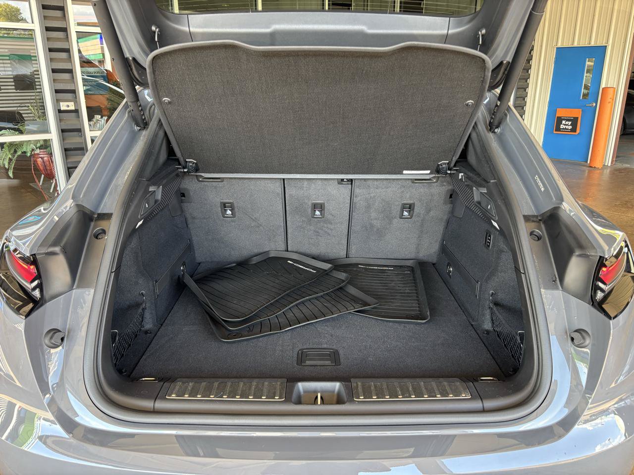 Used 2025 Porsche Macan 4 Electric AWD/4WD image 25