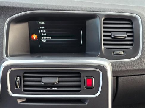 Used 2017 Volvo S60 T5 Inscription Platinum image 46