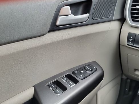 Used 2019 Kia Sportage LX FWD image 18