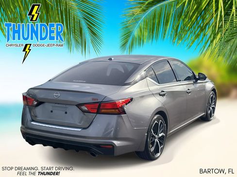 Used 2023 Nissan Altima 2.5 SR w/ SR Premium Package FWD image 4