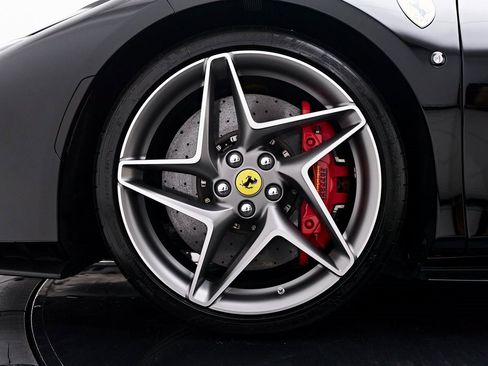 Used 2022 Ferrari F8 Tributo image 3