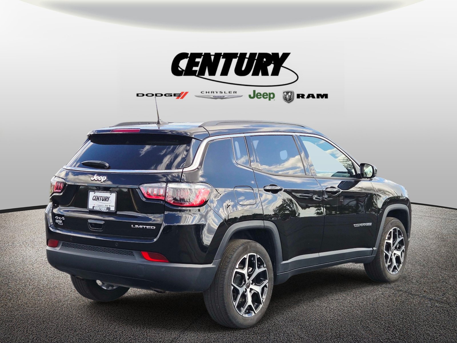 Used 2025 Jeep Compass Limited AWD/4WD image 4